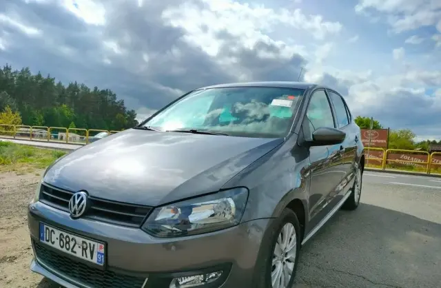 VOLKSWAGEN Polo 