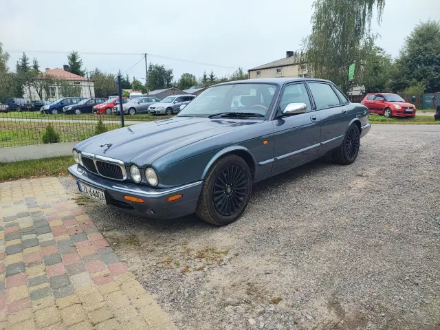 JAGUAR XJ 
