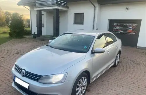 VOLKSWAGEN Jetta 