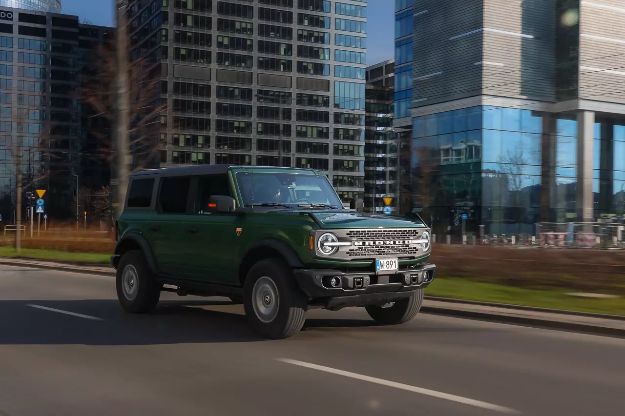 Ford-Bronco_01