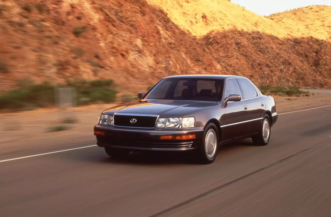 1993_Lexus_LS400_4