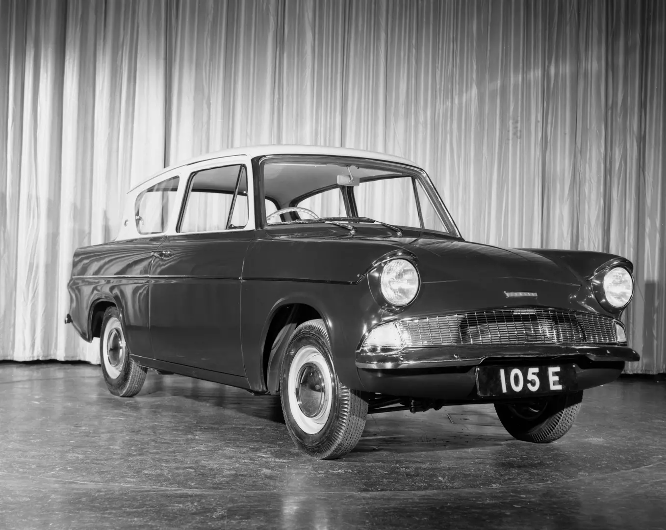 Ford-Anglia-105E