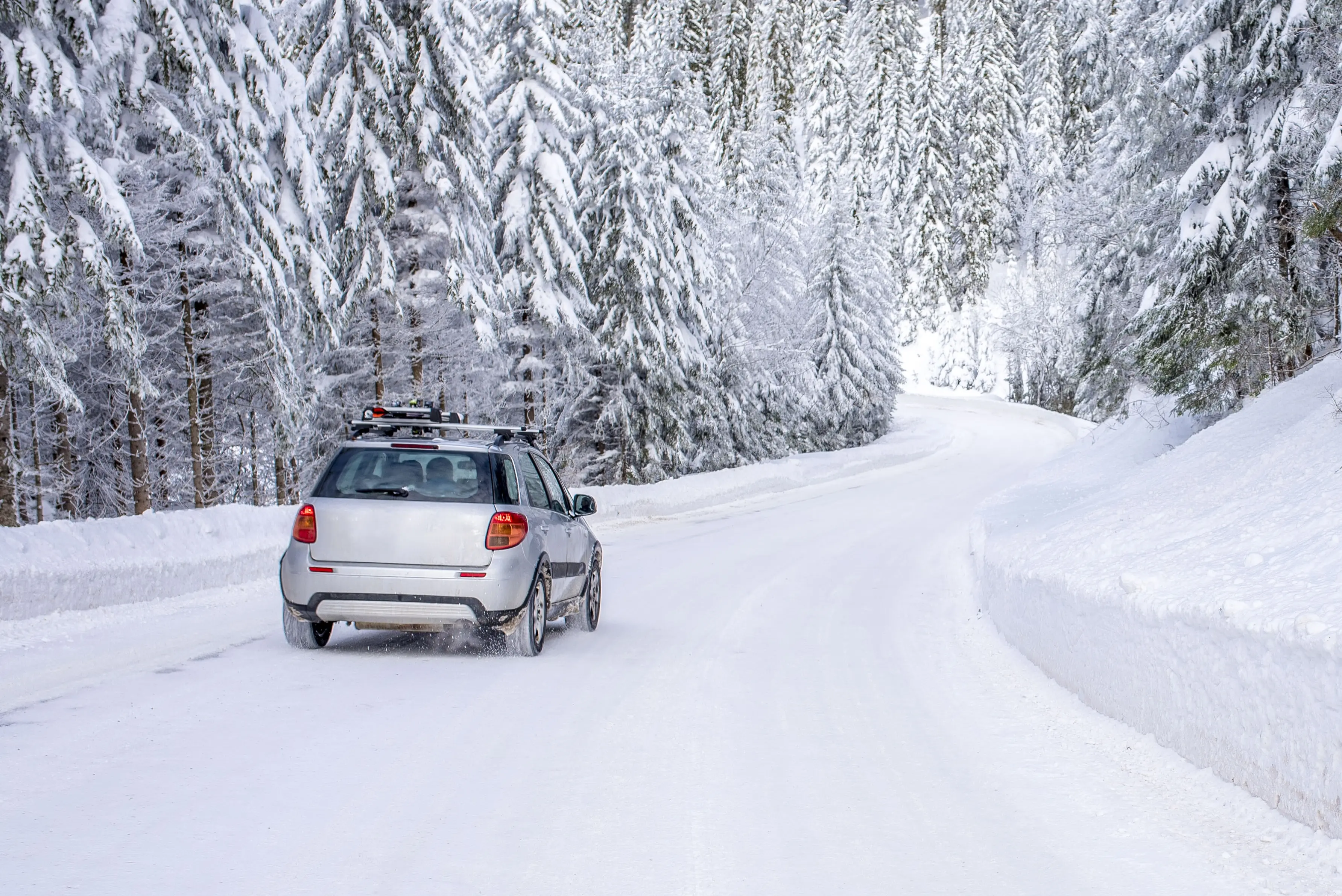 car-road-mountains-surrounded-bt-fir-trees-covered-by-snow